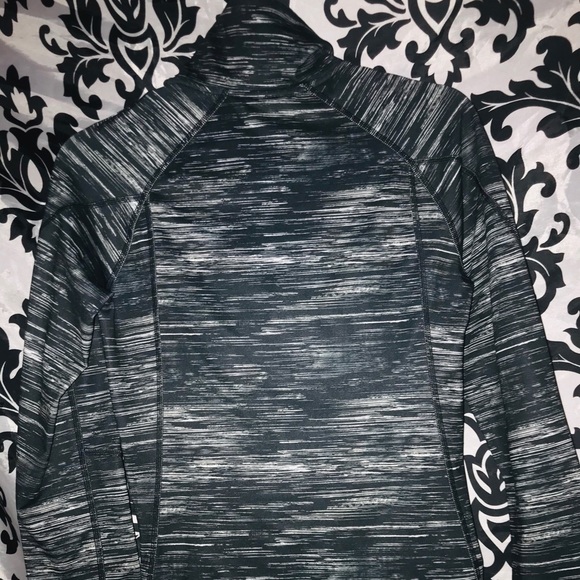 UnderArmour  *LIKE NEW* Cold Gear w/Thumbholes NWOT - Picture 5 of 6